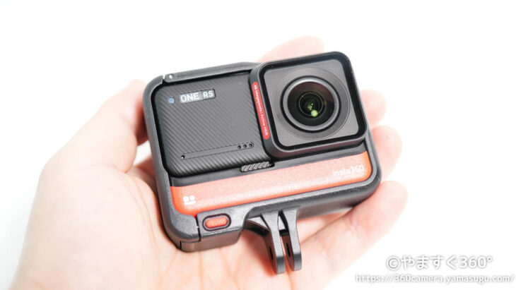 Insta360 ONE RSとマウントブラケット合体させた様子