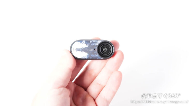 Insta360 GO 3Sにカスタムスキンを装着した様子